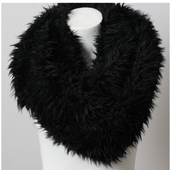 ONE LEFT!! Faux Fur Infinity Scarf in Black - Picture 1 of 10